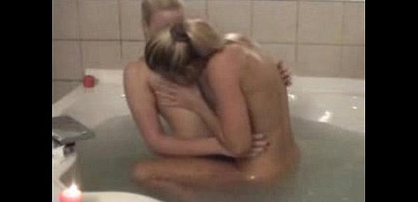  Adult Porn Videos A Couple of Naked Hotties get it on in the Tub